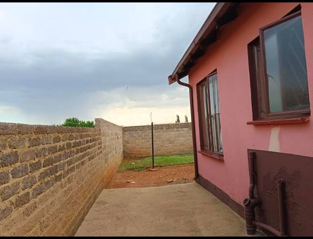 2 BEDROOM HOUSE FOR SALE IN LAKESIDE